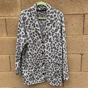 CUDDL DUDS Black & Grey Animal Print Button or Open Jacket Pockets SZ XL